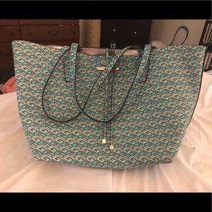 Guess Reversable Tote Bag with matching purse